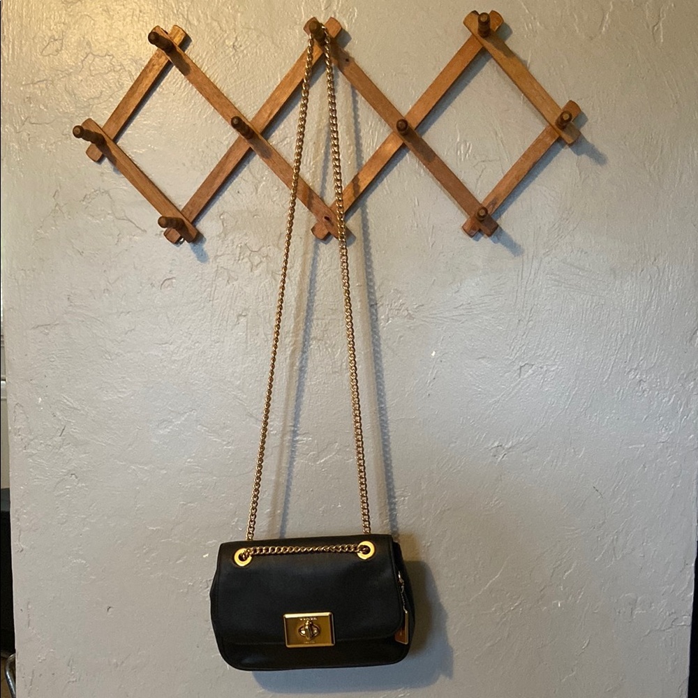 Elegant Black Chain Shoulder Bag - Picture 3 of 9